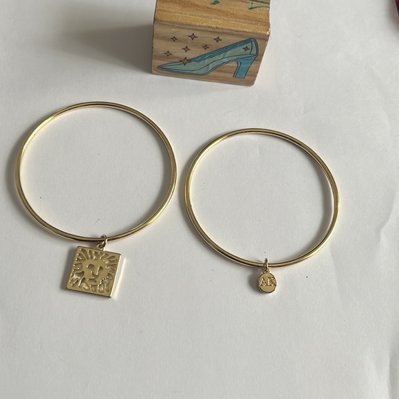 AK Minimalist Bangle Bracelet - Picture 3 of 3